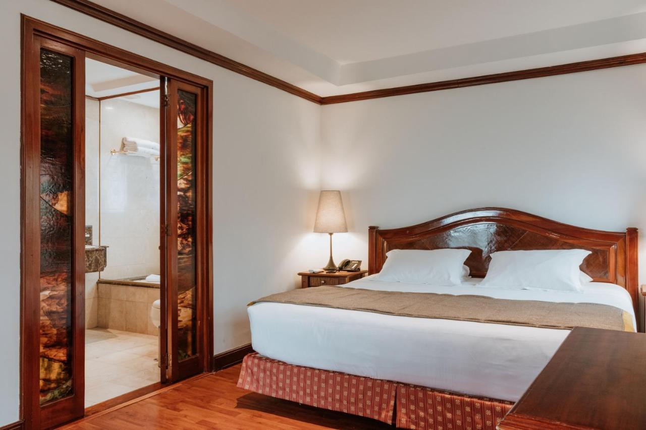 Hotel Park10 Medellín Esterno foto A bedroom at the hotel