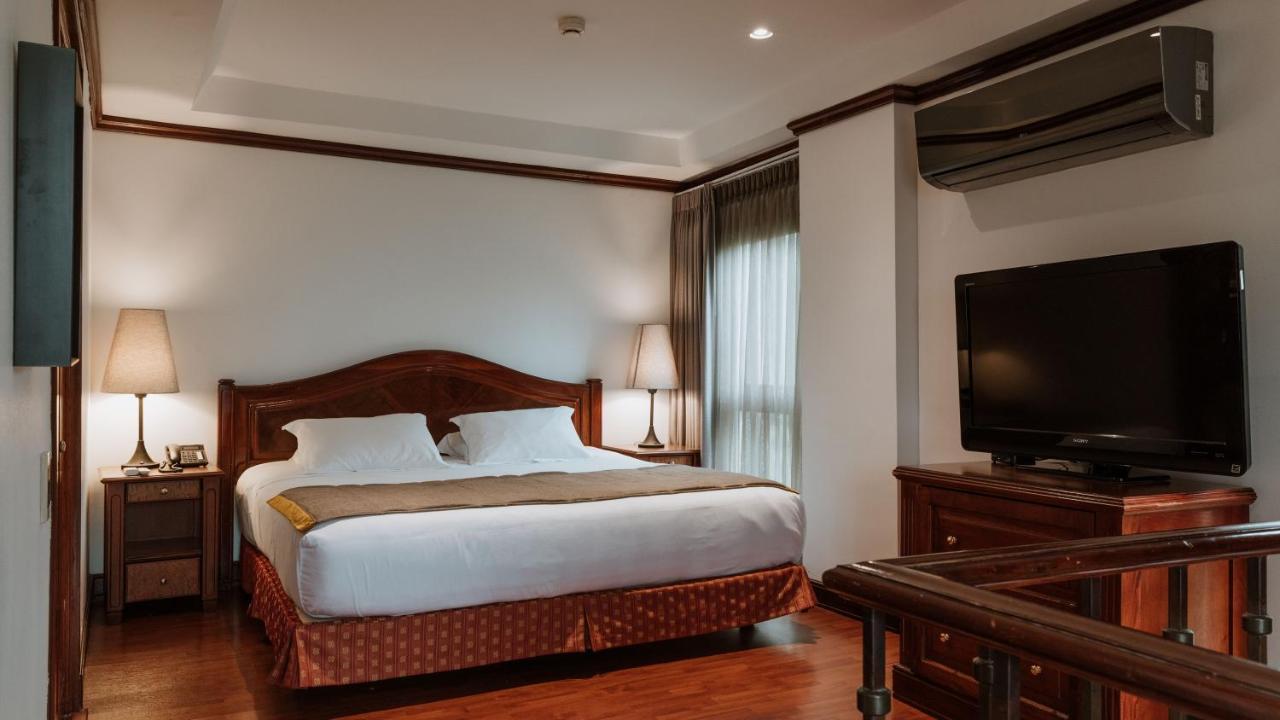 Hotel Park10 Medellín Esterno foto A bedroom at the hotel