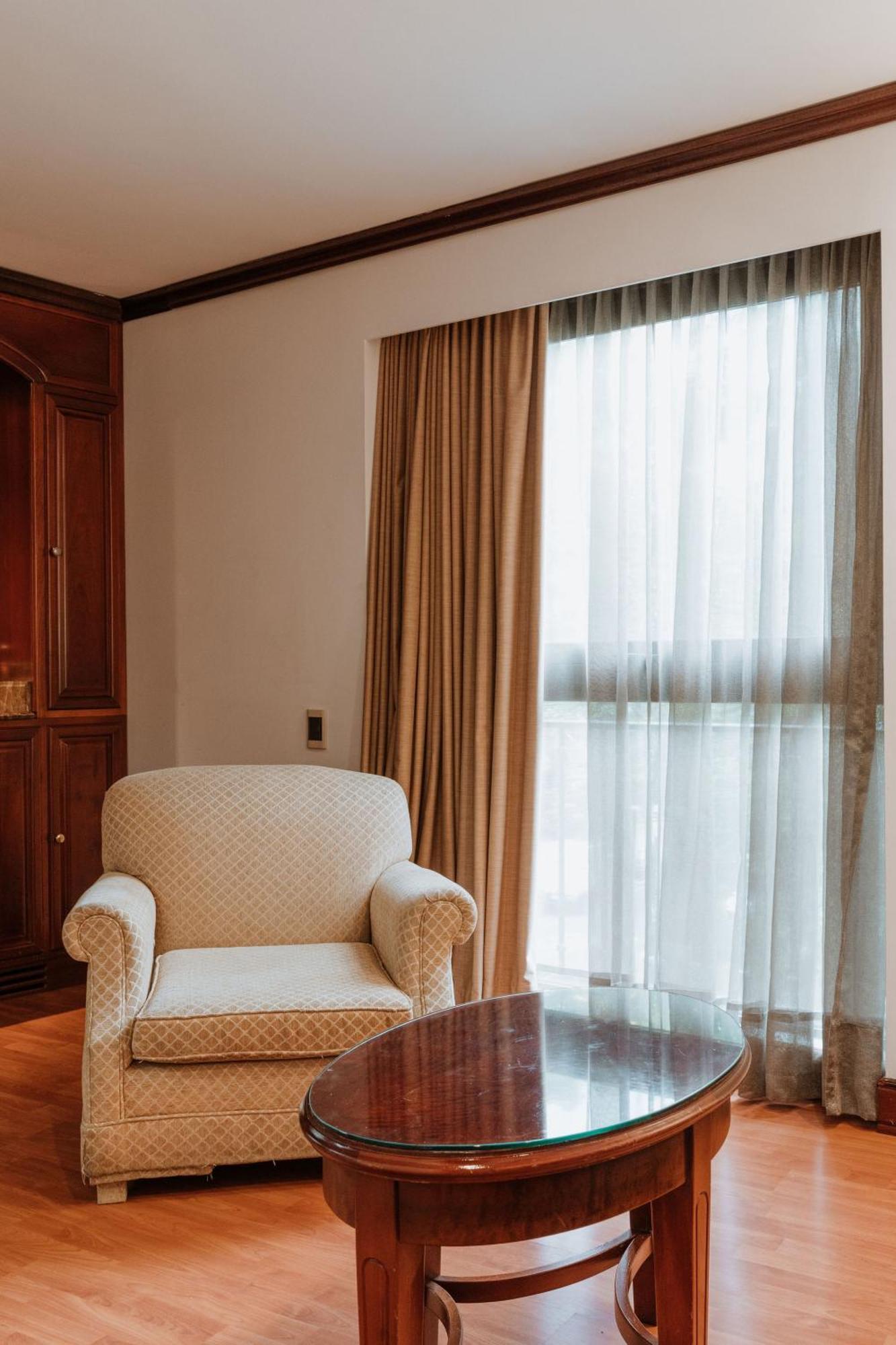 Hotel Park10 Medellín Esterno foto Curtains